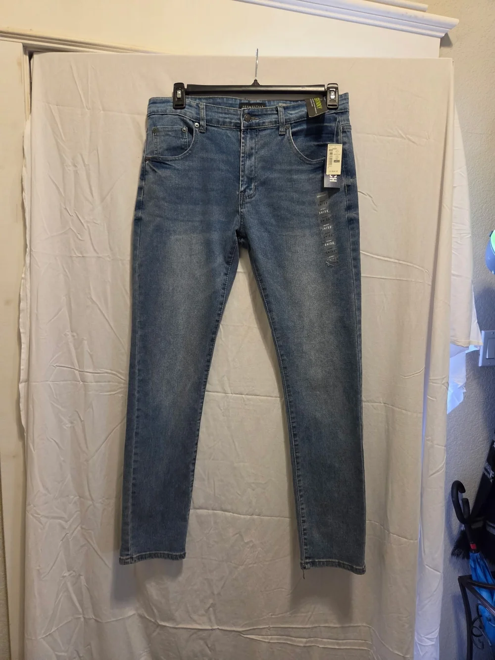 Aeropostale Men's Skinny Jeans in Medium Blue Wash